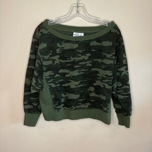 Good American Off The Shoulder Camo Sweatshirt Size 1 (small)